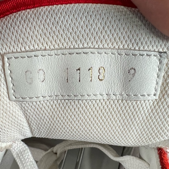 🚨LOUIS VUITTON RUNNER SNEAKER🚨 - Picture 8 of 13